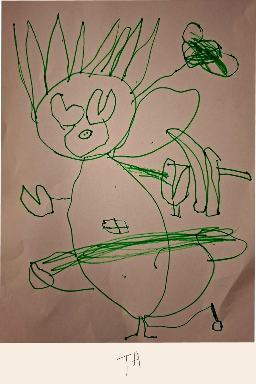 Kinderzeichnung in grünem Filzstift: ein Monster mit einem Herzchenauge, stacheligen Haaren und großen Füßen, darunter die Unterschrift des Kindes